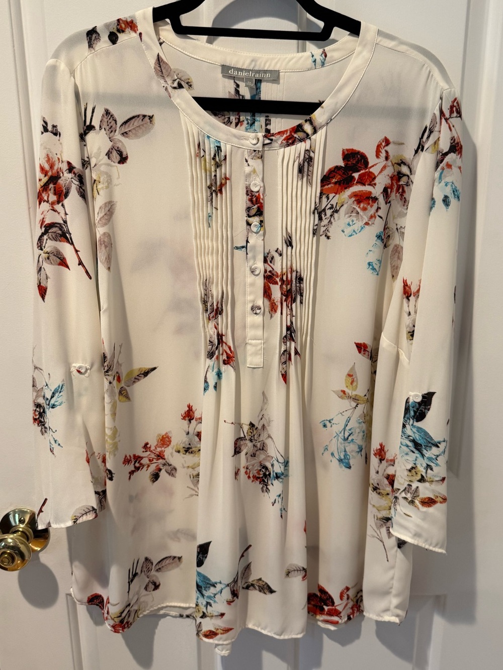 Daniel Rainn Cream Floral blouse 2X